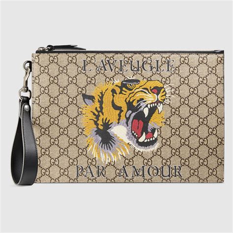 pochette gucci tigre uomo|Scopri la nuova collezione di borse Gucci uomo su FARFETCH.